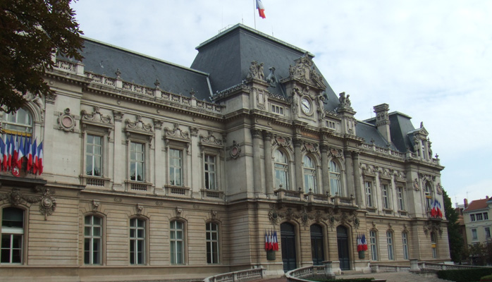 Traitement des étrangers par des préfectures : la situation s’aggrave - Crédit photo : © Prefecture_du_Rhone_a_Lyon BY Kilom691 Wikipedia